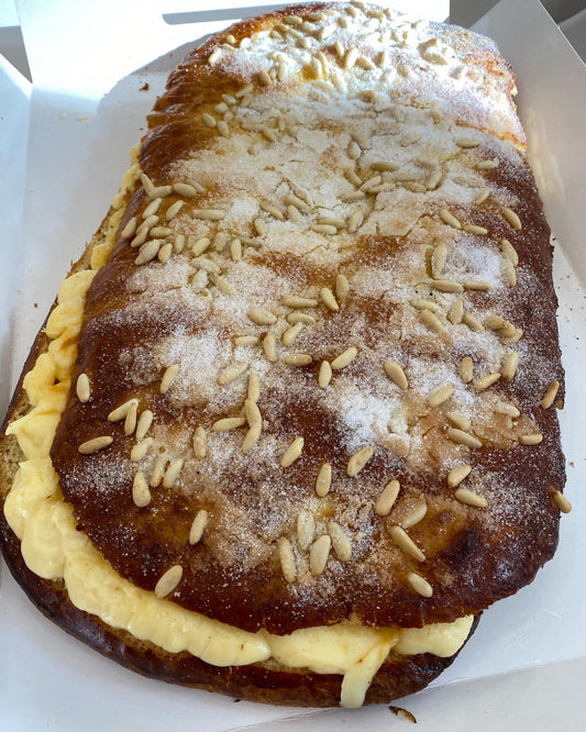 Coca de Brioche Rellena de Crema