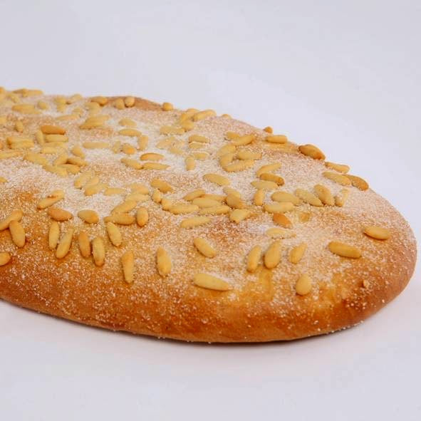 Coca de Brioche con Piñones